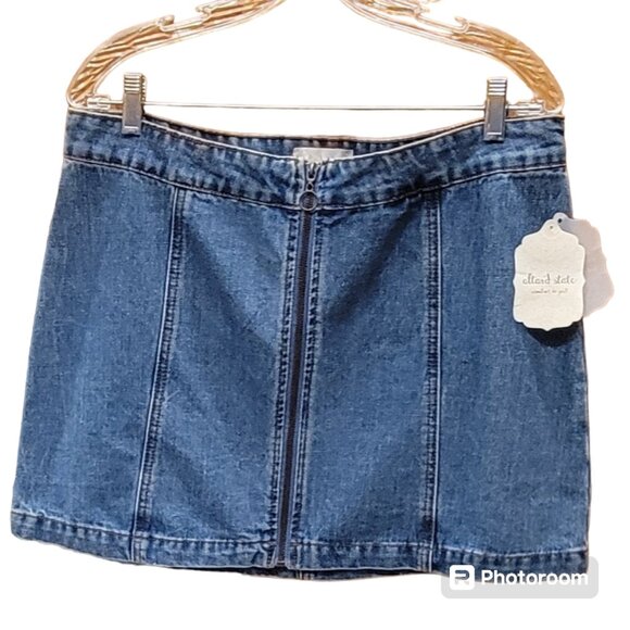 Altar’d State Monana Classic Full Zip Medium Wash Denim Mini Skirt Sz Large NEW - Picture 2 of 12